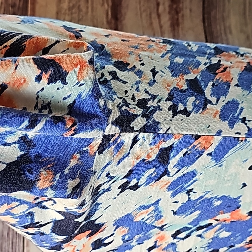 CHICO'S ABSTRACT COTTON-BLEND CROSSOVER SLUB TEE - Picture 4 of 10